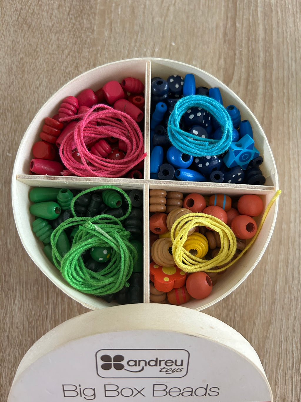 Boîte de perles en bois colorées Andreu Toys