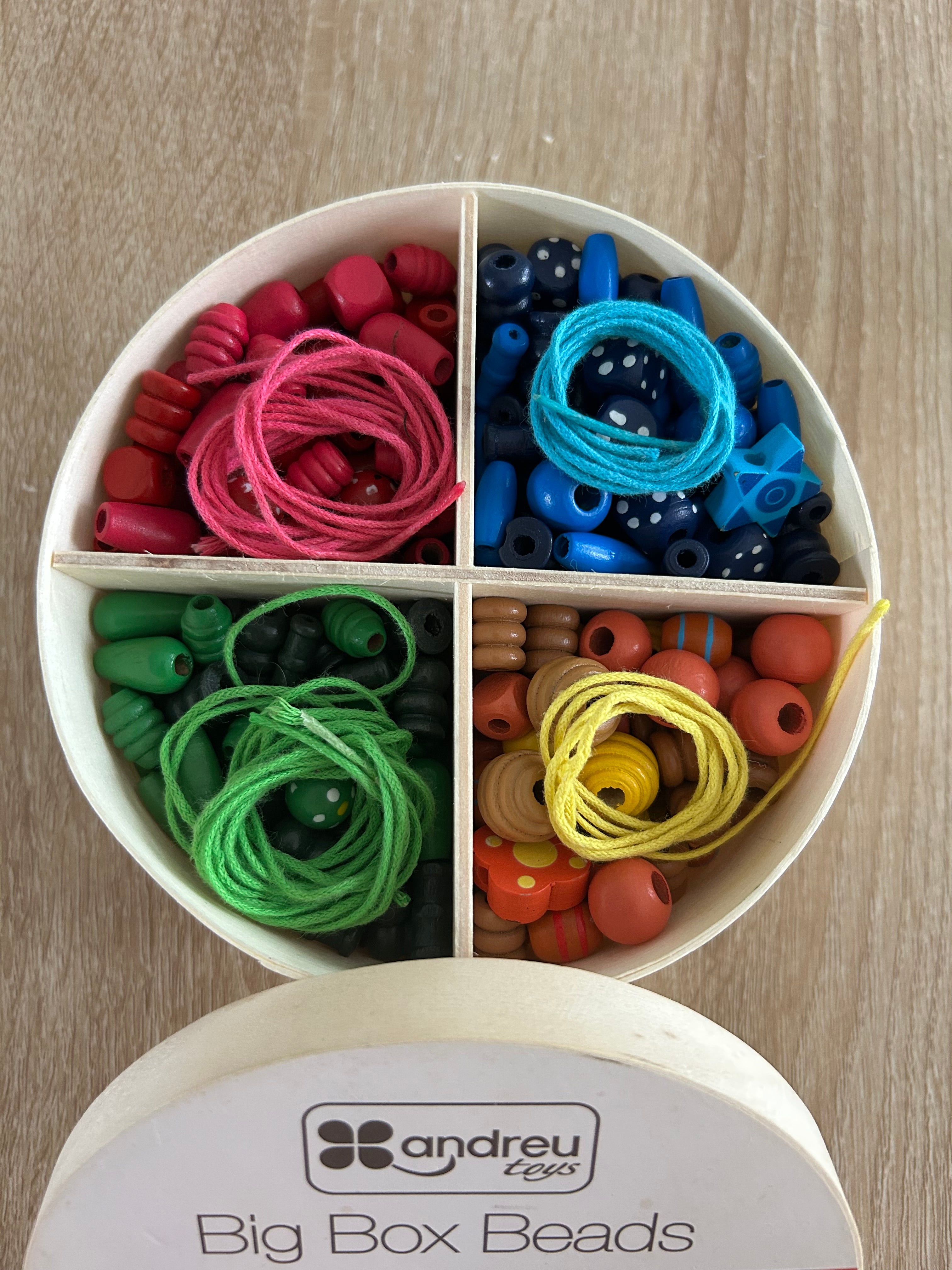 Boîte de perles en bois colorées Andreu Toys