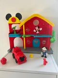 Caserne des pompiers et camping car Mickey & Minnie