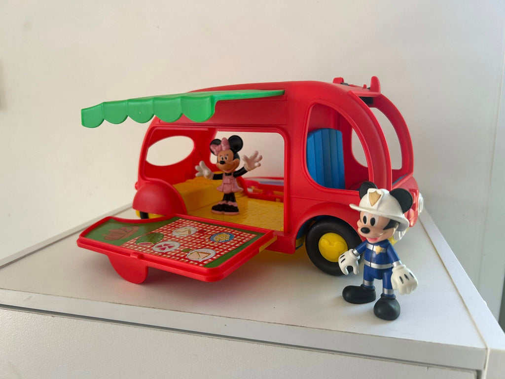 Caserne des pompiers et camping car Mickey & Minnie