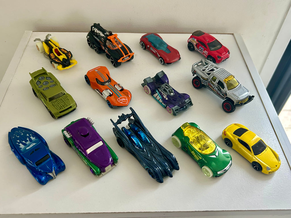 Lot de 13 voitures Hot Wheels