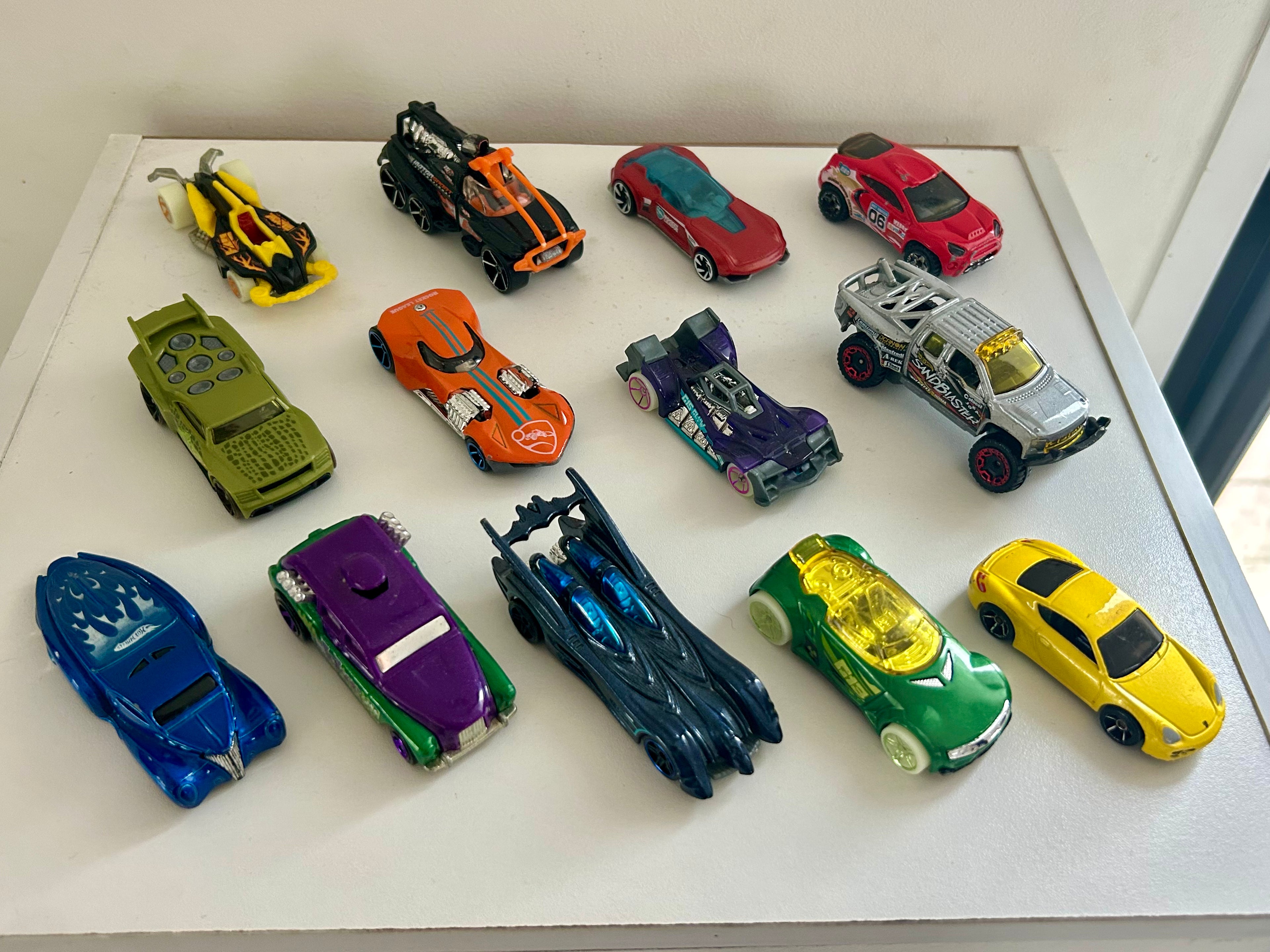 Lot de 13 voitures Hot Wheels