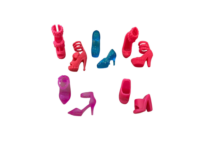 Lot de chaussures pour poupée Barbie
